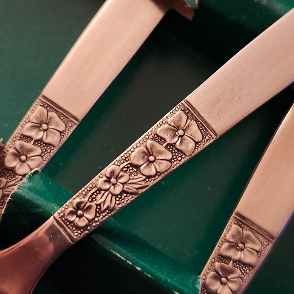 VINTAGE Insilco Mark II Stainless Steel Flatware Lot of 4 Floral Spoons BNIP - Picture 3 of 4